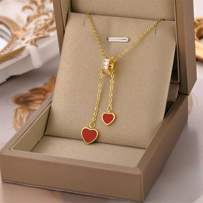 Romantische Herz-Kette für Damen ⎜ Vergoldetes Schmuckstück mit zwei Anhängern für stilvolle Outfits