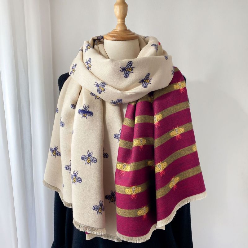 Schal für Damen mit Bienen-Detail ⎜ Dekoratives Tuch für warme Herbstlooks mit besonderem Akzent