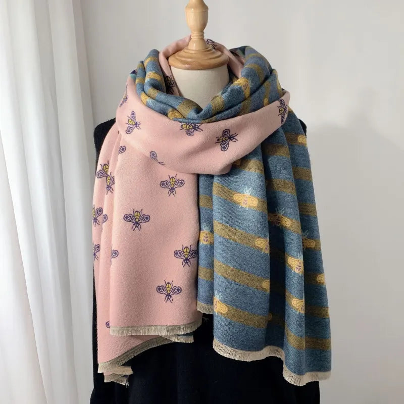 Schal für Damen mit Bienen-Detail ⎜ Dekoratives Tuch für warme Herbstlooks mit besonderem Akzent