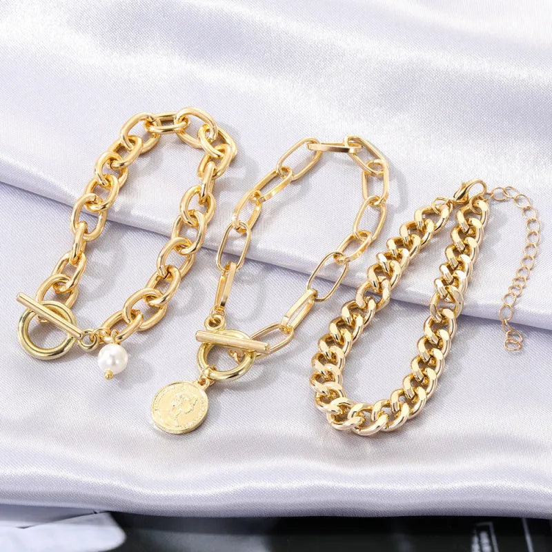 Modisches Armband-Set ⎜ Mit Münz- und Perlendetails für individuelle Looks und trendige Outfits