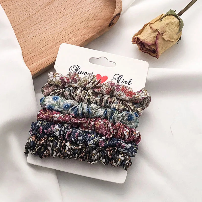 Haarband Set aus Stoff für Damen ⎜ Bunte Scrunchies in Naturtönen für schonendes und stylisches Haarstyling