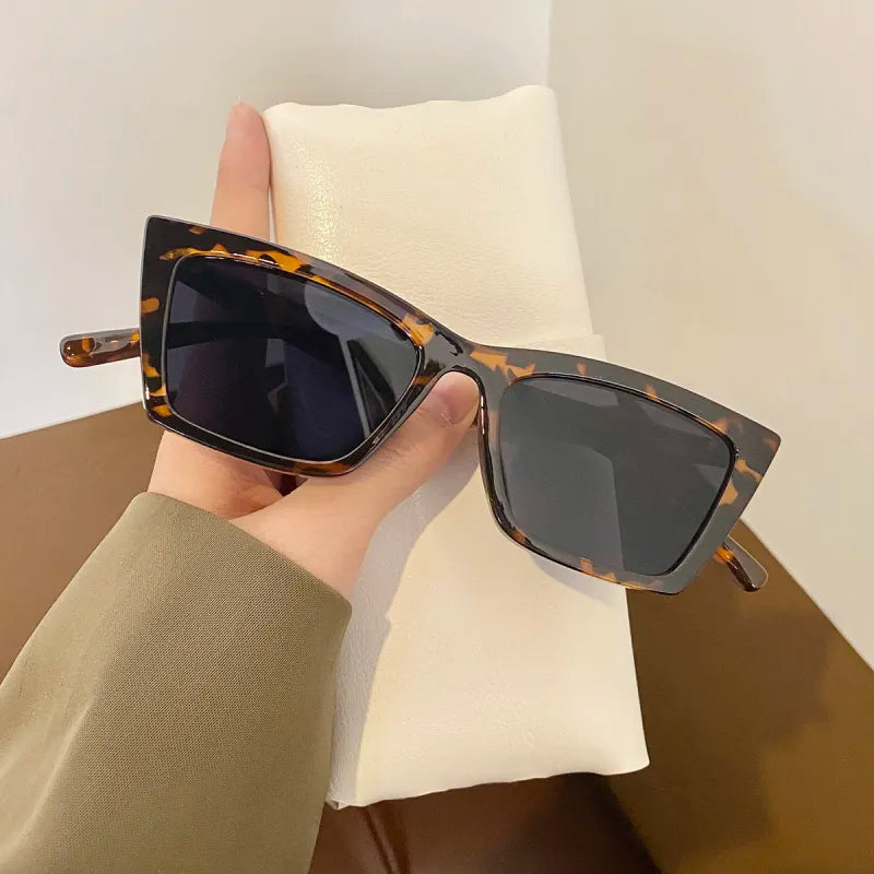 Klassische Retro-Sonnenbrille für Sie & Ihn ⎜ Stilvoller UV-Schutz für Reisen und Alltag