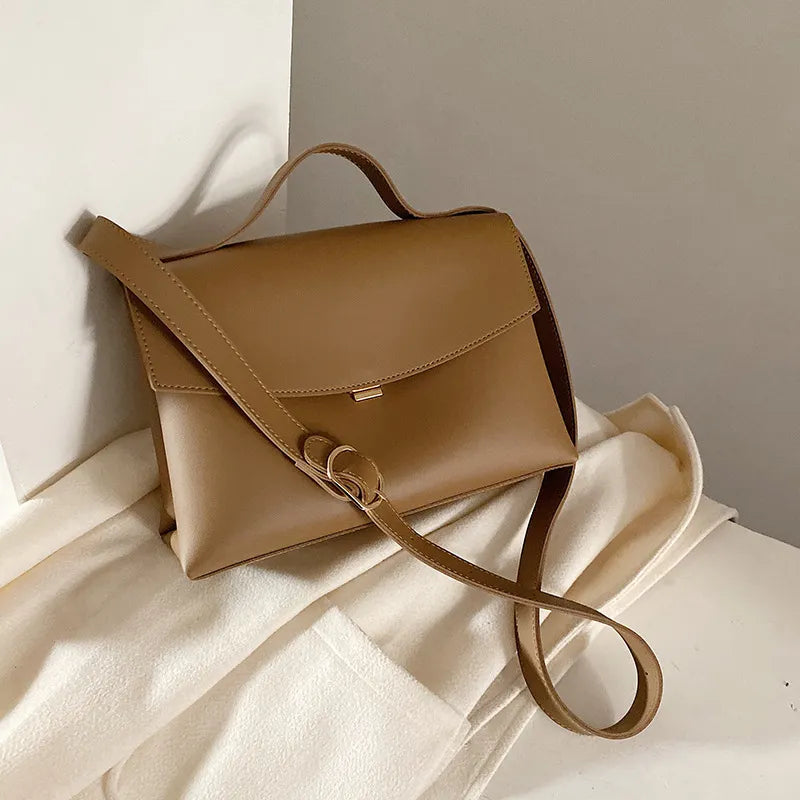 Schultertasche für Damen ⎜ Kompakte Umhängetasche mit Magnetverschluss und edlem, mattem Finish