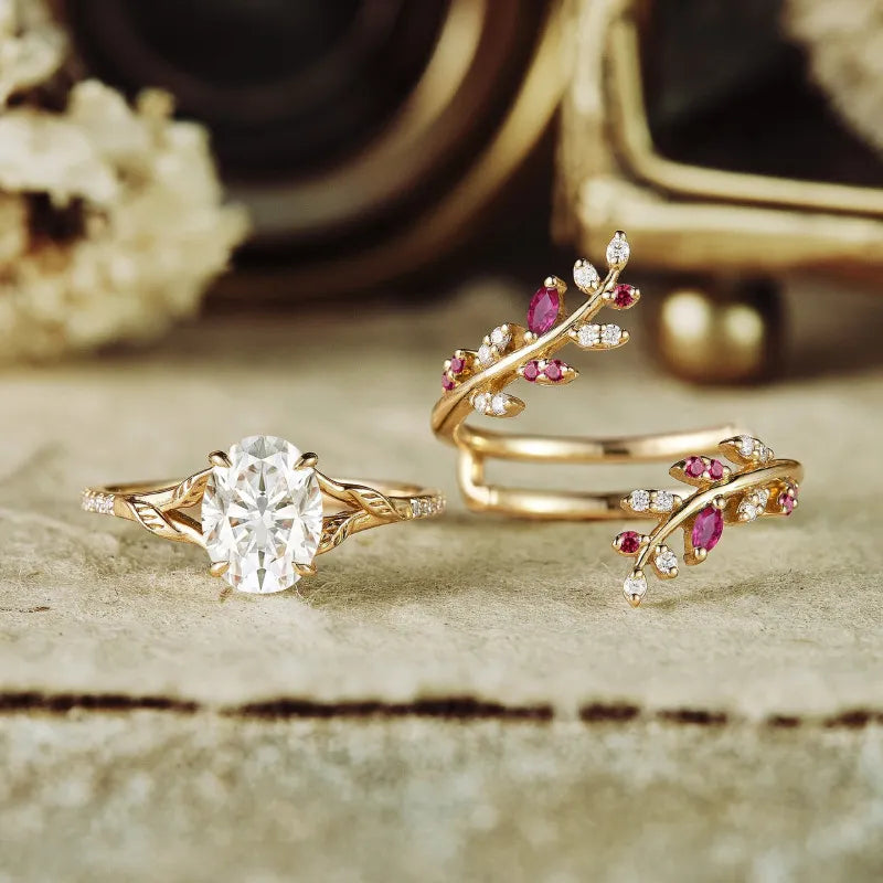 Zirkonia Damenring im Vintage-Stil ⎜ Vergoldeter Ring mit grünem Blätterdesign und funkelndem Mittelstein
