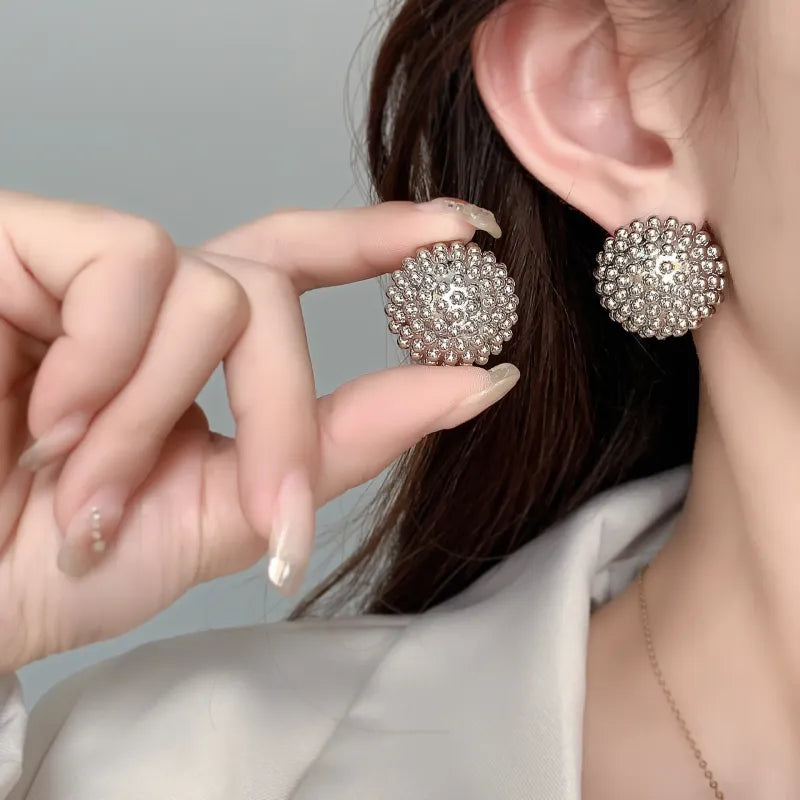 Ohrstecker für Damen ⎜ Kugelstruktur in Gold- und Silberoptik für auffällige Looks im modernen Stil