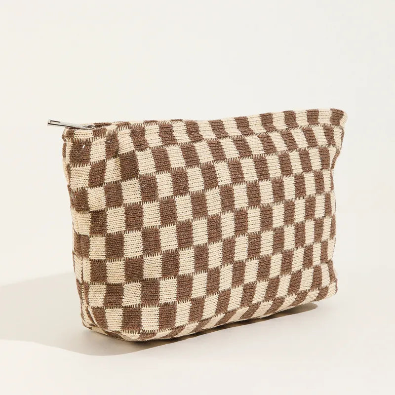 Strick-Kosmetiktasche im Karomuster ⎜ Geräumige Wolltasche für Schminke und Pflege auf Reisen