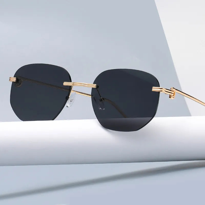 Eckige Retro-Sonnenbrille für Damen ⎜ Trendiges Accessoire mit UV-Schutz für moderne Outfits