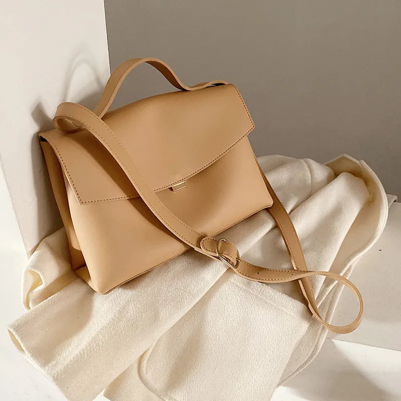 Schultertasche für Damen ⎜ Kompakte Umhängetasche mit Magnetverschluss und edlem, mattem Finish