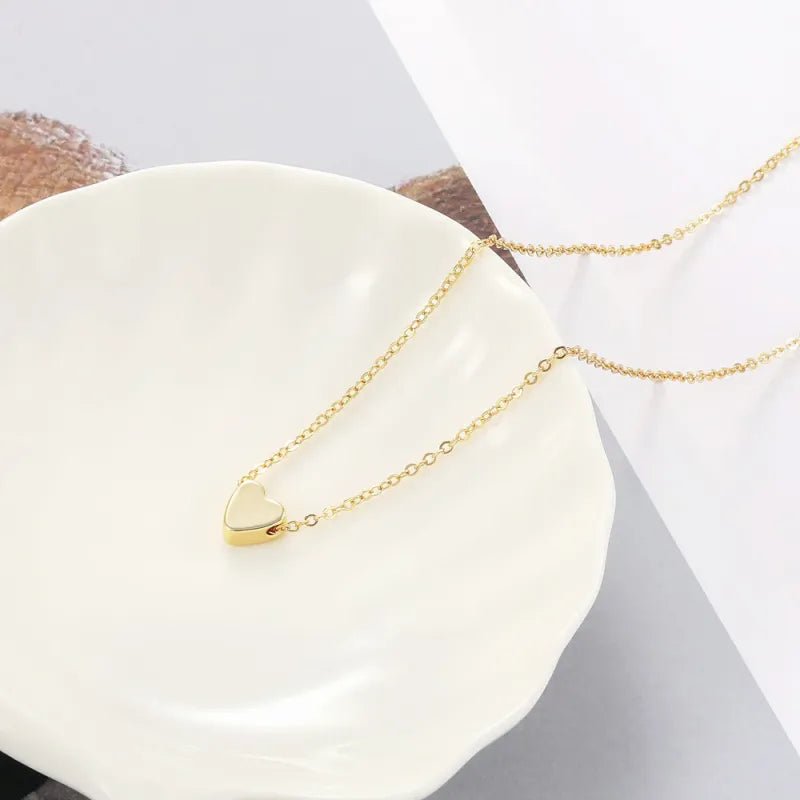Damenkette mit Herzanhänger ⎜ Schlichte Halskette in Goldoptik für Eleganz im Alltag oder als Geschenkidee