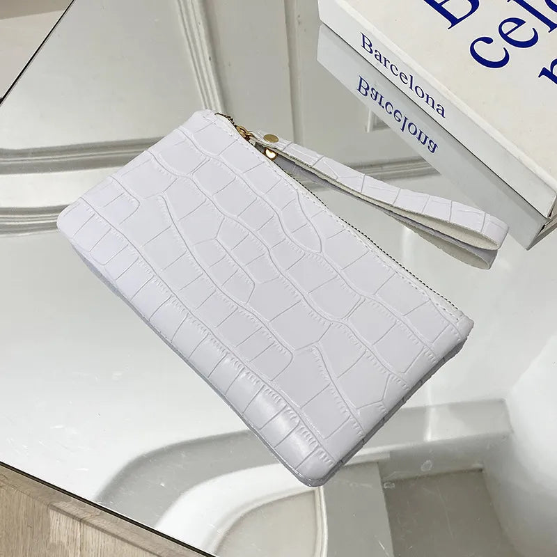 Damen Clutch in Lederoptik ⎜ Schlanke Reißverschlusstasche mit Krokoprägung für Alltag und Events