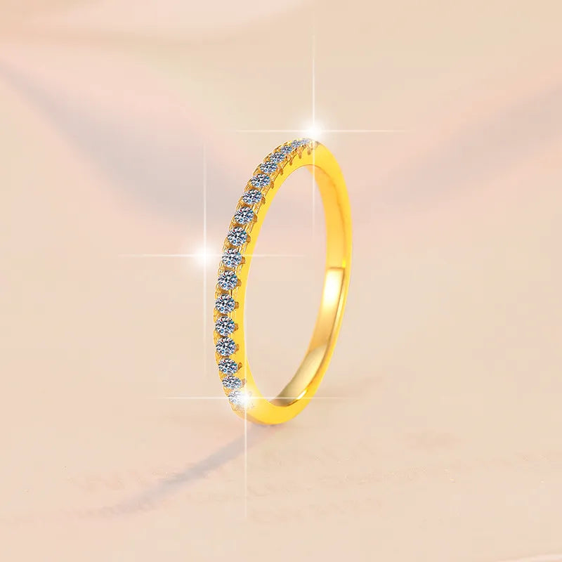 Klassischer Damenring ⎜ Schlichter vergoldeter Bandring für eleganten Look und täglichen Schmuckstil (18 Karat)