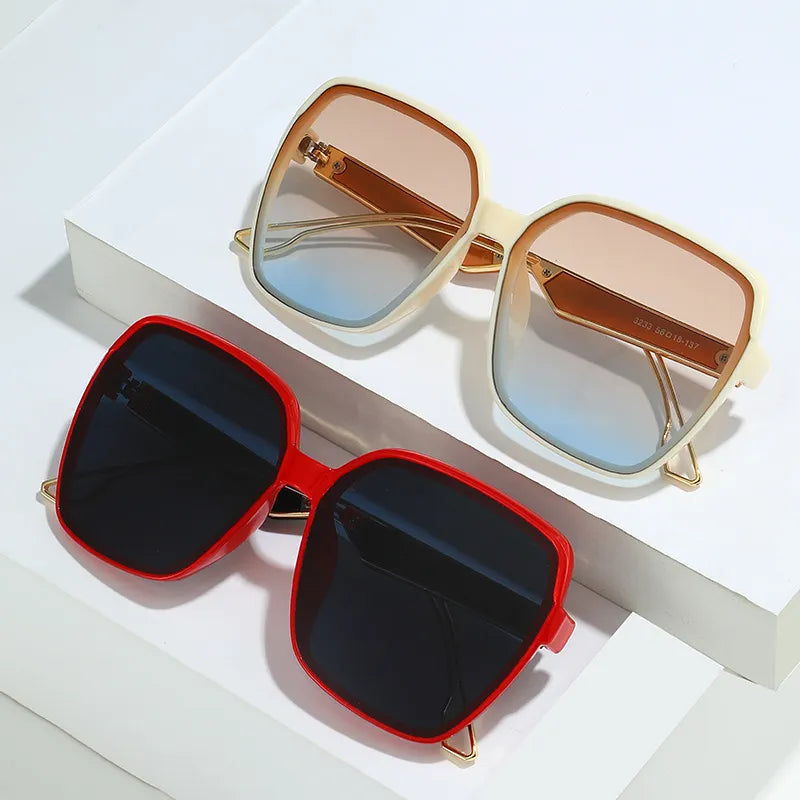 Quadratische Sonnenbrille mit Farbverlauf ⎜ Modischer UV-Schutz für sonnige Stunden