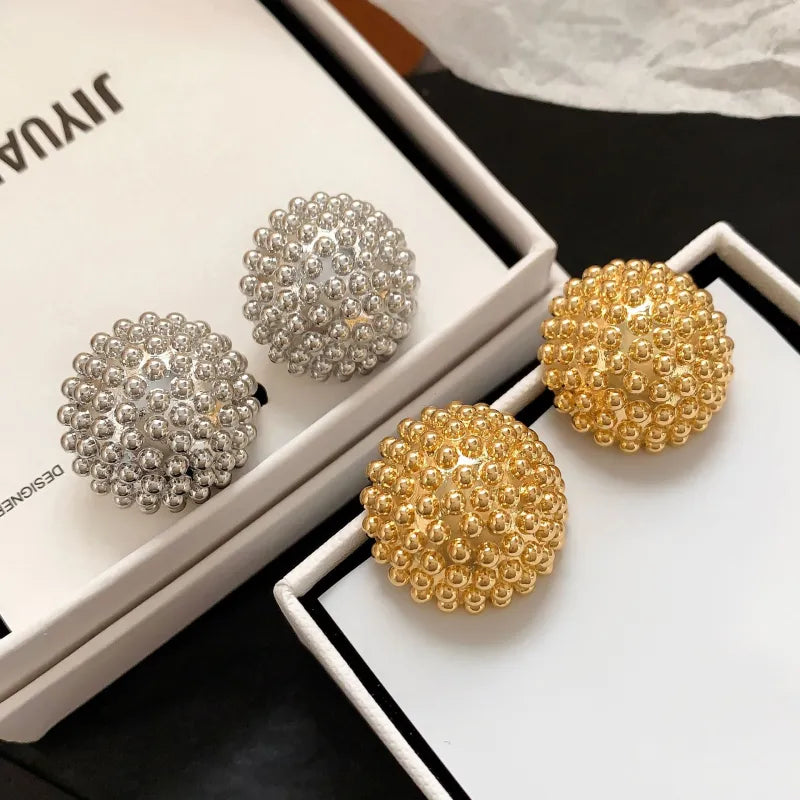 Ohrstecker für Damen ⎜ Kugelstruktur in Gold- und Silberoptik für auffällige Looks im modernen Stil