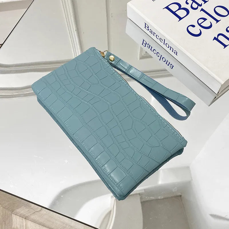 Damen Clutch in Lederoptik ⎜ Schlanke Reißverschlusstasche mit Krokoprägung für Alltag und Events