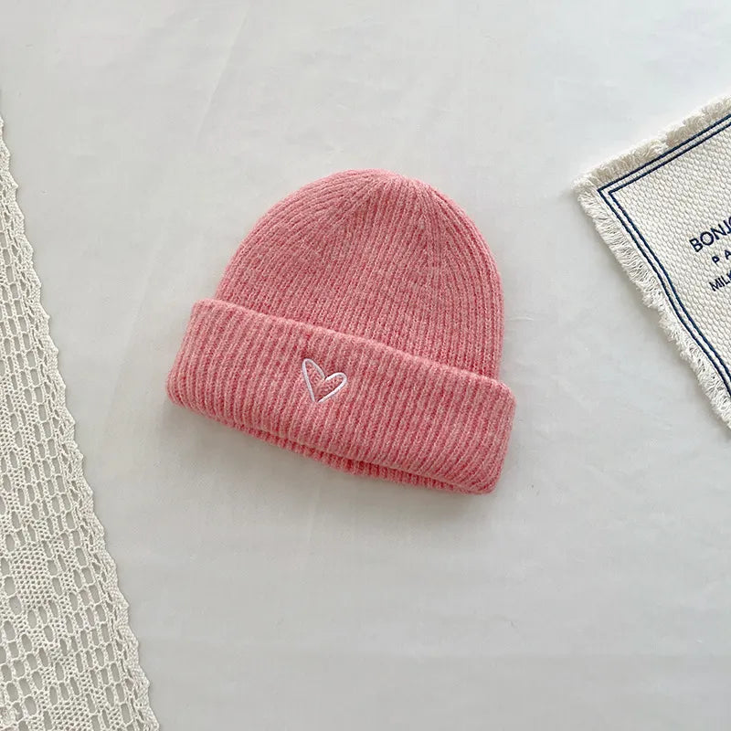 Wollmütze für Kinder mit Herz-Detail ⎜ Warme Strickmütze für süße Winter-Looks