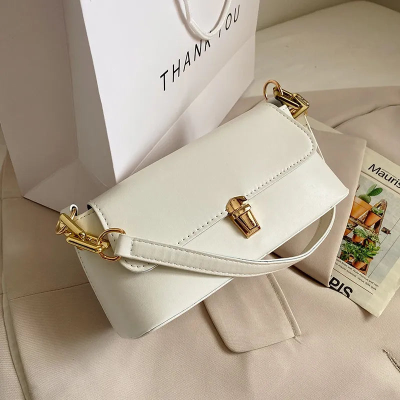 Elegante Unterarmtasche für Damen ⎜ Kompakte Schultertasche mit goldenen Details für Büro und Freizeit