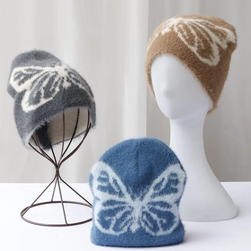 Wollmütze mit Schmetterlingsmotiv für Damen ⎜ Strickdesign mit Jacquardmuster für kalte Tage