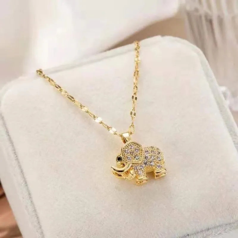 Elefanten-Kette mit Symbolkraft ⎜ Vergoldeter Halsschmuck für stilvolle Looks mit Glücksbringer