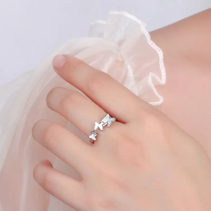 Damenring mit Schmetterlingen ⎜ Filigraner Zirkonia-Ring in Gold oder Silber für einen eleganten und verspielten Look