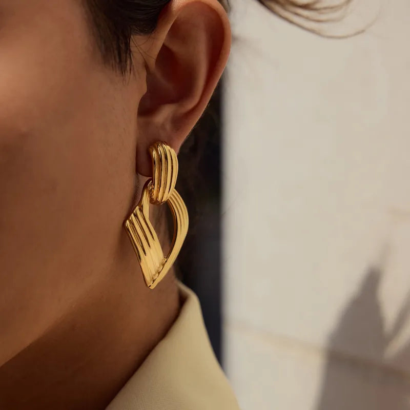 Modernes Design aus Edelstahl ⎜ Ausdrucksstarker Ohrschmuck für auffällige Styles