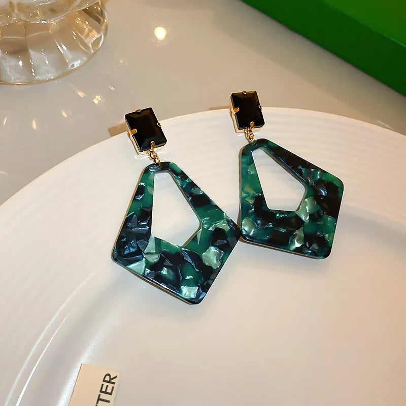 Leopardenmuster-Ohrringe mit Goldakzent ⎜ Trendiger Ohrschmuck für modische Alltagslooks