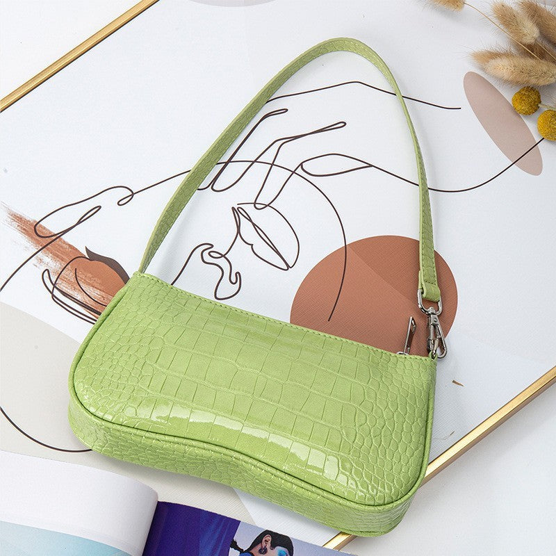 Umhängetasche für Damen ⎜ Glänzende Schultertasche in Kroko-Optik für modische Outfits und Freizeit