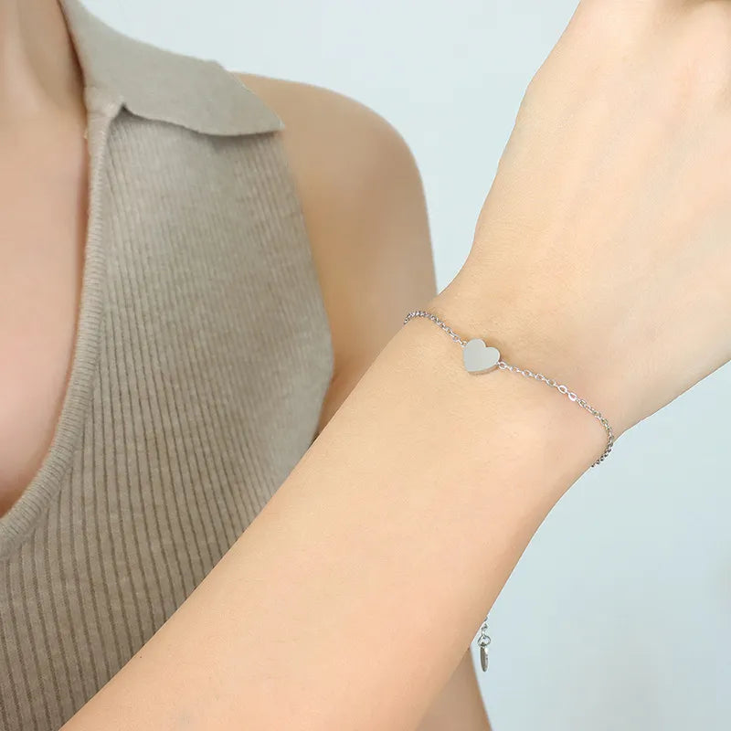 Herzarmband für Damen ⎜ Filigrane vergoldete Kette als liebevolles Accessoire für jeden Anlass