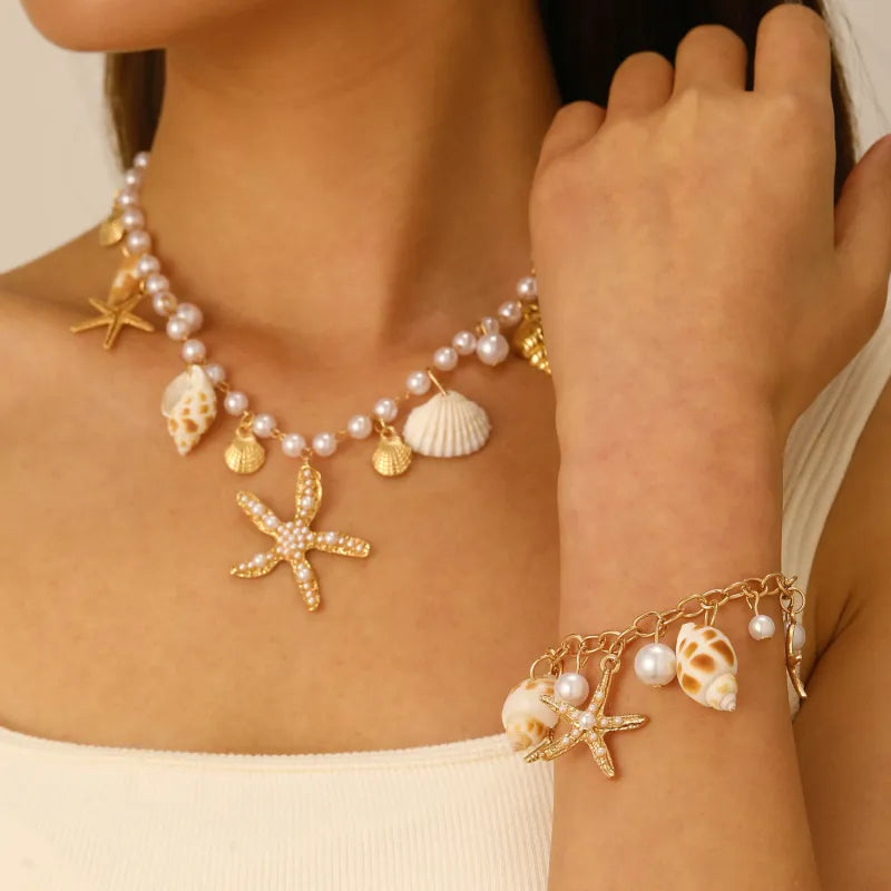 Schmuck-Set für Damen ⎜ Kette und Armband mit Muscheln, Perlen und Seesternen für sommerliche Strandlooks