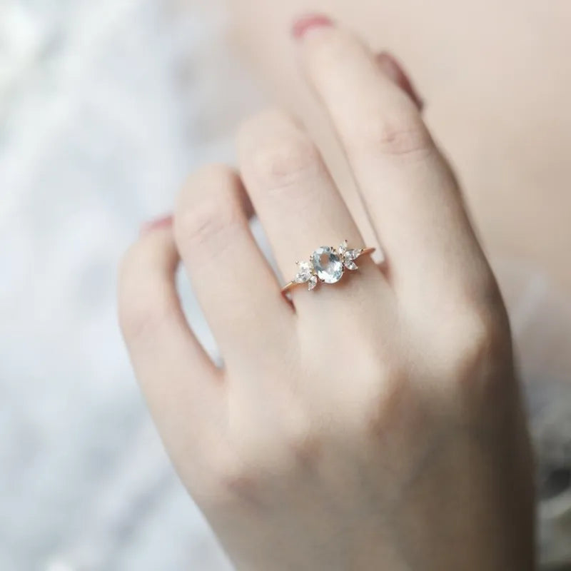 Damenring mit Zirkonia ⎜ Eleganter Ring in Flügeloptik für stilvolle Anlässe und Alltagsglanz
