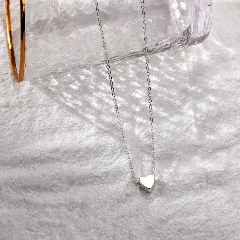 Damenkette mit Herzanhänger ⎜ Schlichte Halskette in Goldoptik für Eleganz im Alltag oder als Geschenkidee