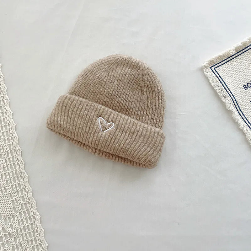 Wollmütze für Kinder mit Herz-Detail ⎜ Warme Strickmütze für süße Winter-Looks
