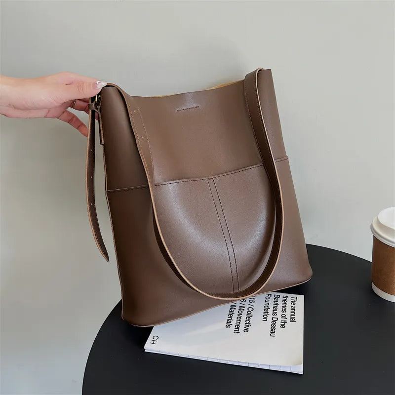 Damen Schultertasche in Lederoptik ⎜ Schlichte Tragetasche mit großem Hauptfach und verstellbarem Gurt