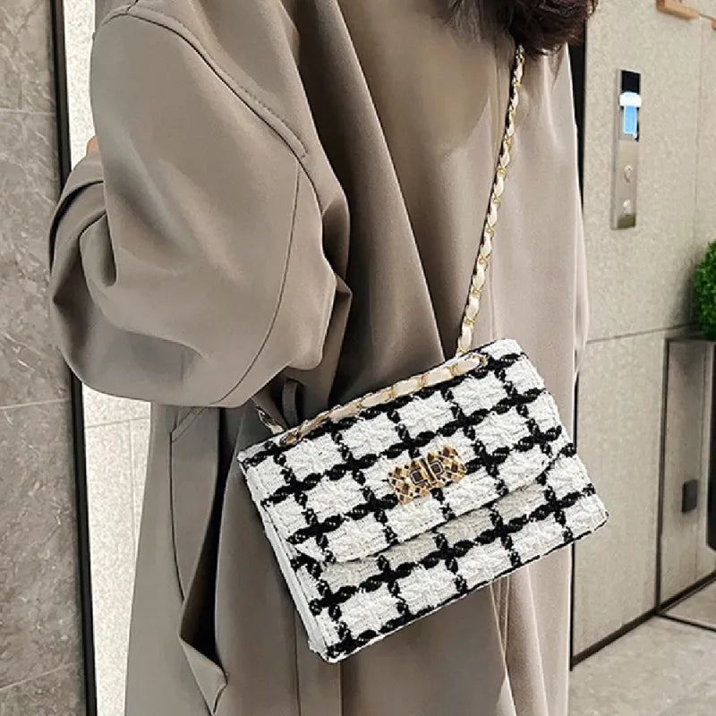 Umhängetasche mit Kette ⎜ Klassische Damen Schultertasche mit Drehverschluss für Business oder Events