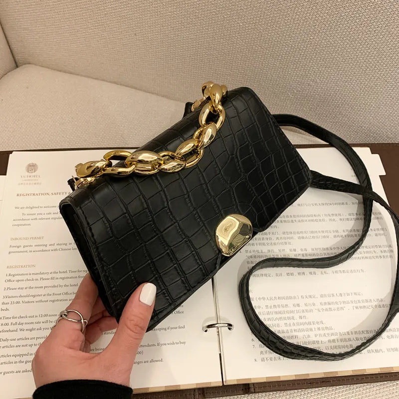 Kleine Schultertasche für Damen ⎜ Retro-Tasche mit Kettengriff und Kroko-Prägung für Abend oder Stadt