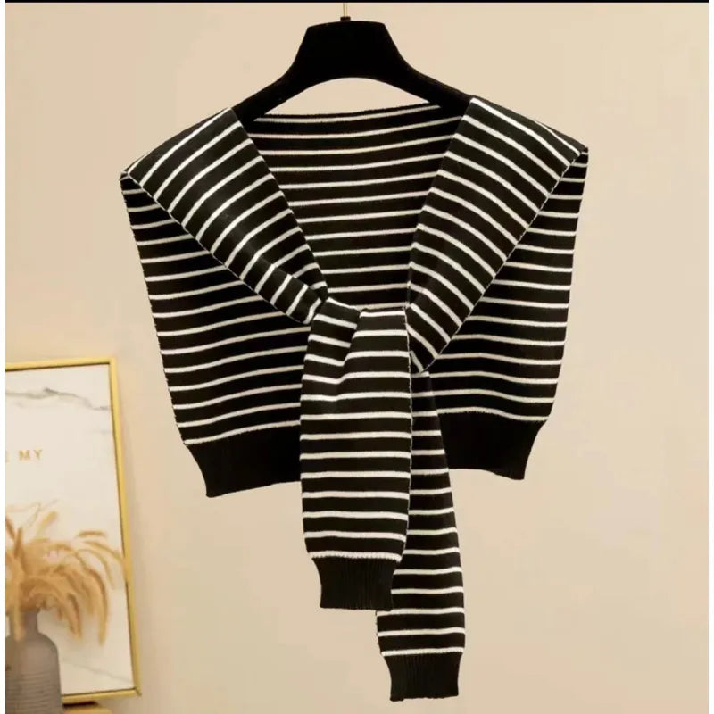 Gestreifter Damen-Strickschal ⎜ Vielseitig kombinierbar für moderne Layering-Looks