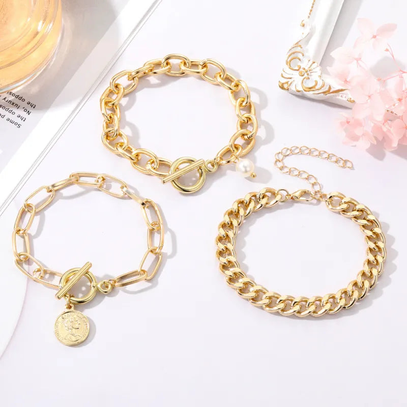 Modisches Armband-Set ⎜ Mit Münz- und Perlendetails für individuelle Looks und trendige Outfits