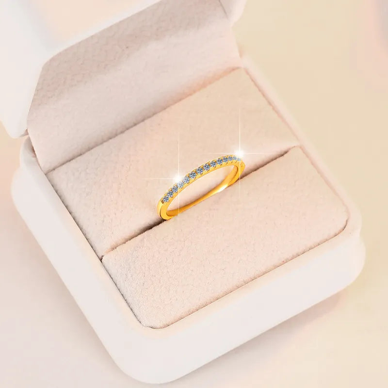Klassischer Damenring ⎜ Schlichter vergoldeter Bandring für eleganten Look und täglichen Schmuckstil (18 Karat)