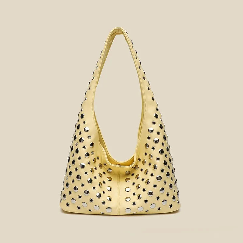 Damen Umhängetasche mit Nieten ⎜ Modische Schultertasche mit Metallic-Akzenten für trendige Looks