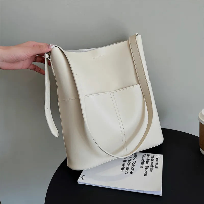 Damen Schultertasche in Lederoptik ⎜ Schlichte Tragetasche mit großem Hauptfach und verstellbarem Gurt