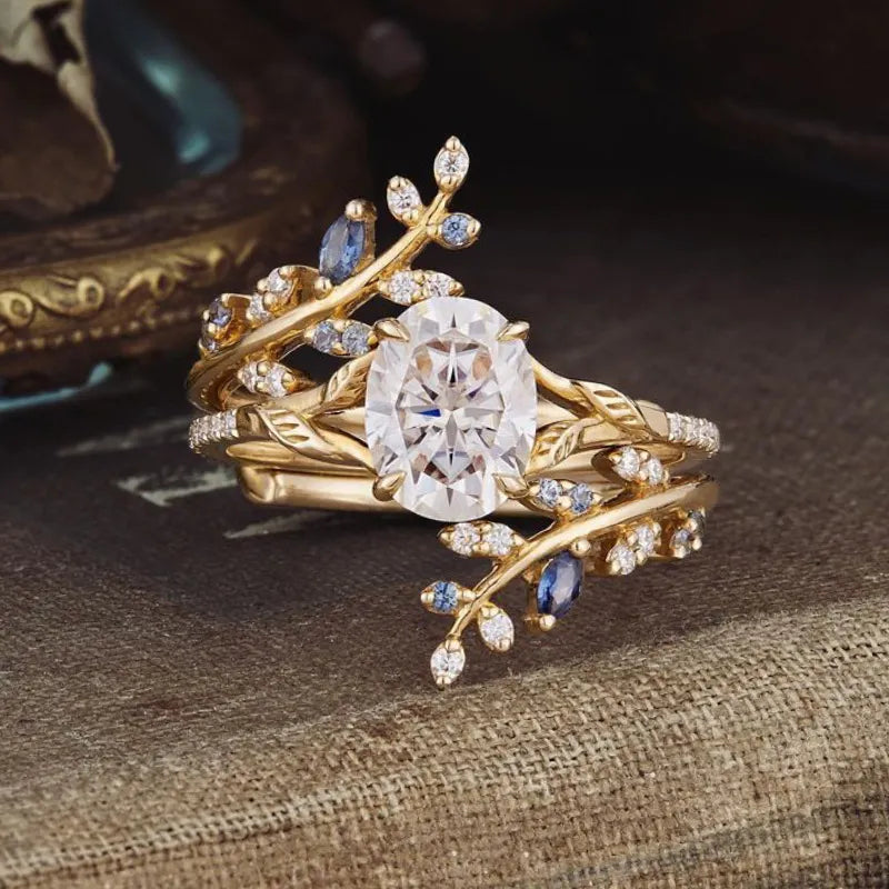 Zirkonia Damenring im Vintage-Stil ⎜ Vergoldeter Ring mit grünem Blätterdesign und funkelndem Mittelstein