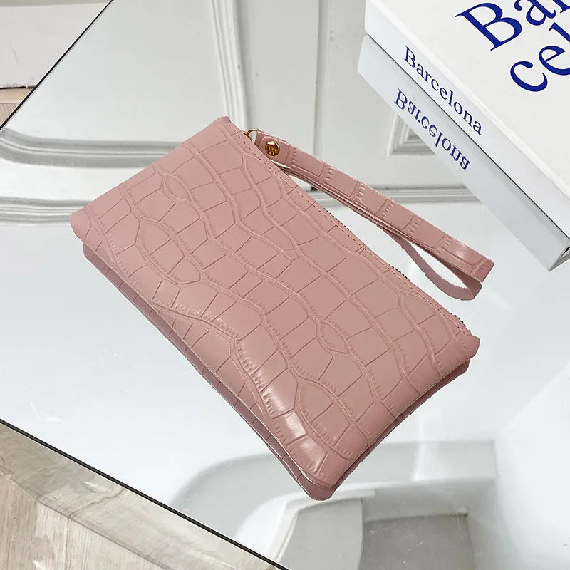 Damen Clutch in Lederoptik ⎜ Schlanke Reißverschlusstasche mit Krokoprägung für Alltag und Events