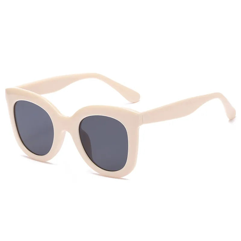 Damen-Sonnenbrille mit markantem Rahmen ⎜ Stylischer Begleiter für Sommer und Reisen