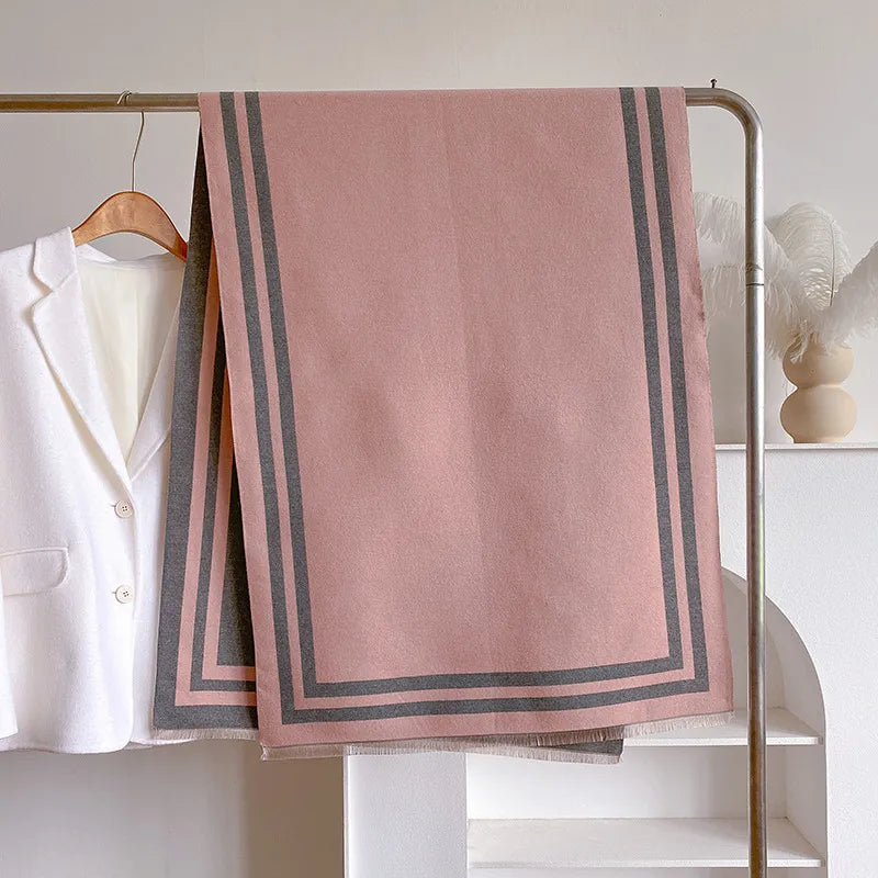 Schal mit grafischen Linien ⎜ Gefüttertes Modell für elegante Damen-Winterlooks