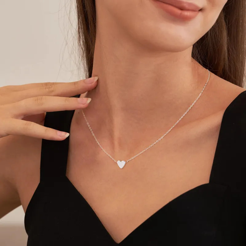 Damenkette mit Herzanhänger ⎜ Schlichte Halskette in Goldoptik für Eleganz im Alltag oder als Geschenkidee