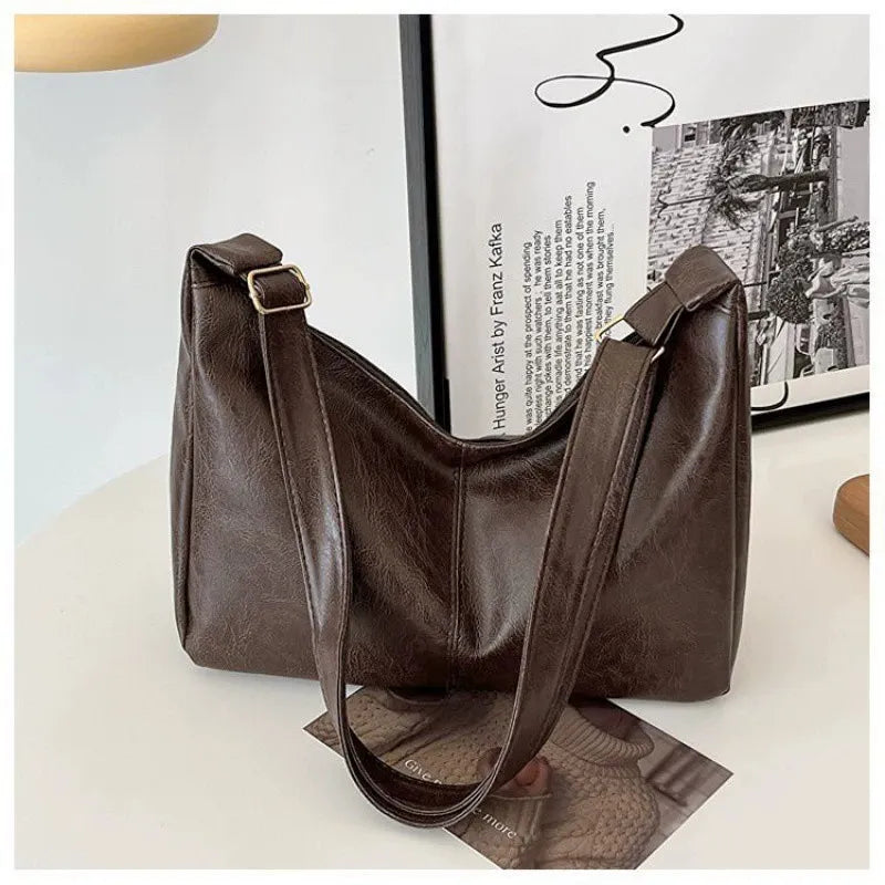 Große Umhängetasche für Damen ⎜ Praktische Tasche mit viel Stauraum für Alltag und Reisen