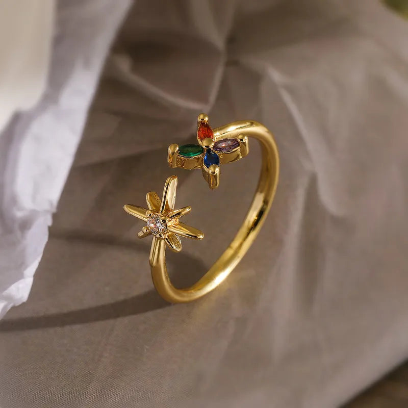 Damenring mit Zirkonia und Blütendesign ⎜ Schlichter Schmuckring in geometrischer Form für elegante Looks