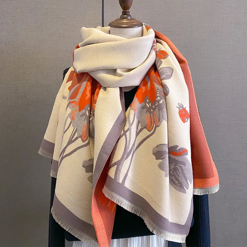 Wärmender Wendeschal für Damen ⎜ Wintertaugliches Accessoire mit floralen Elementen für elegante Outfits