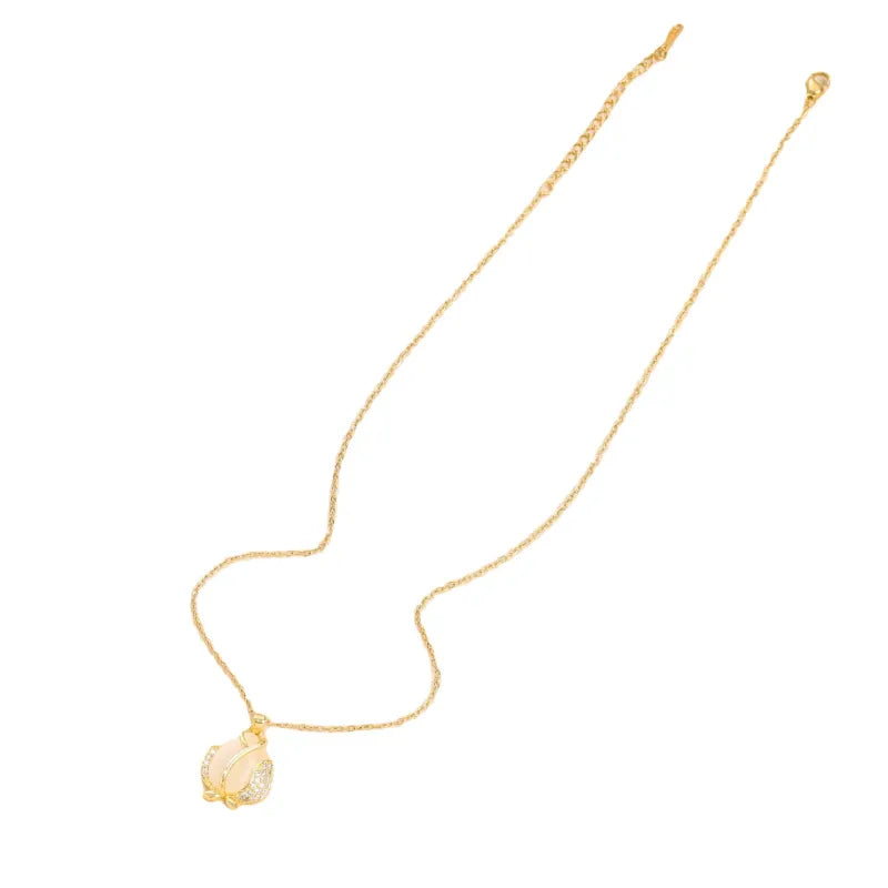 Elegante Kette für Damen ⎜ Goldene Kette mit weißem Blumenanhänger und Zirkonia für elegante Anlässe