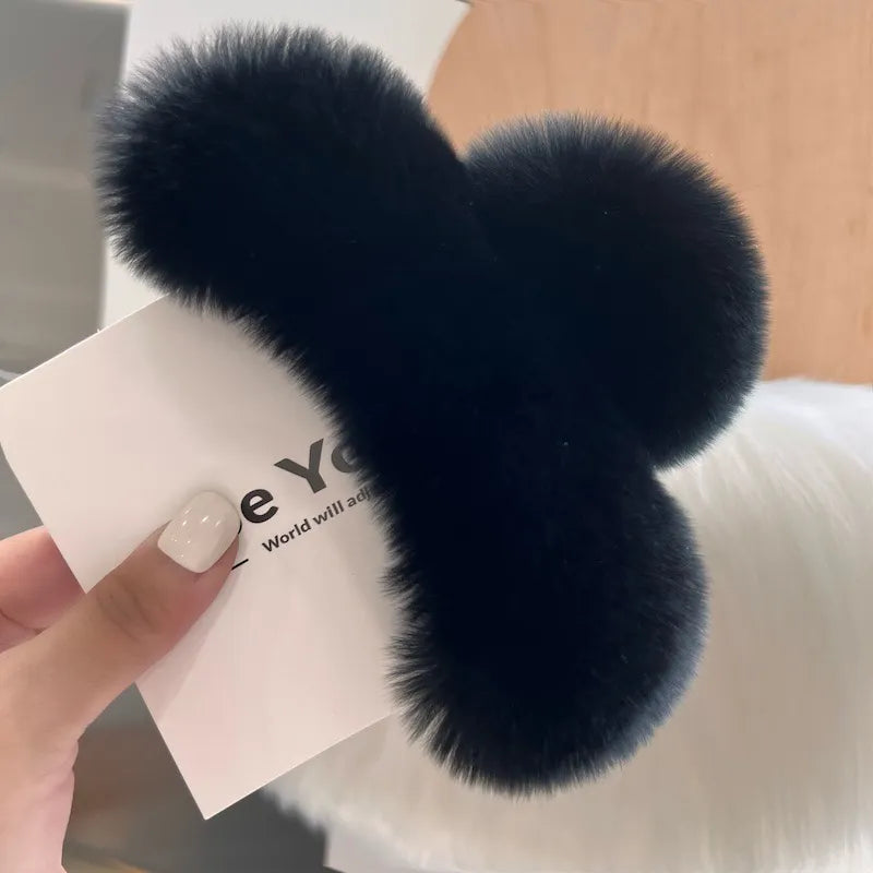 Spange mit Fellüberzug für Damen ⎜ Weiche Haarklammer für elegantes Styling und warmen Tragekomfort im Winter