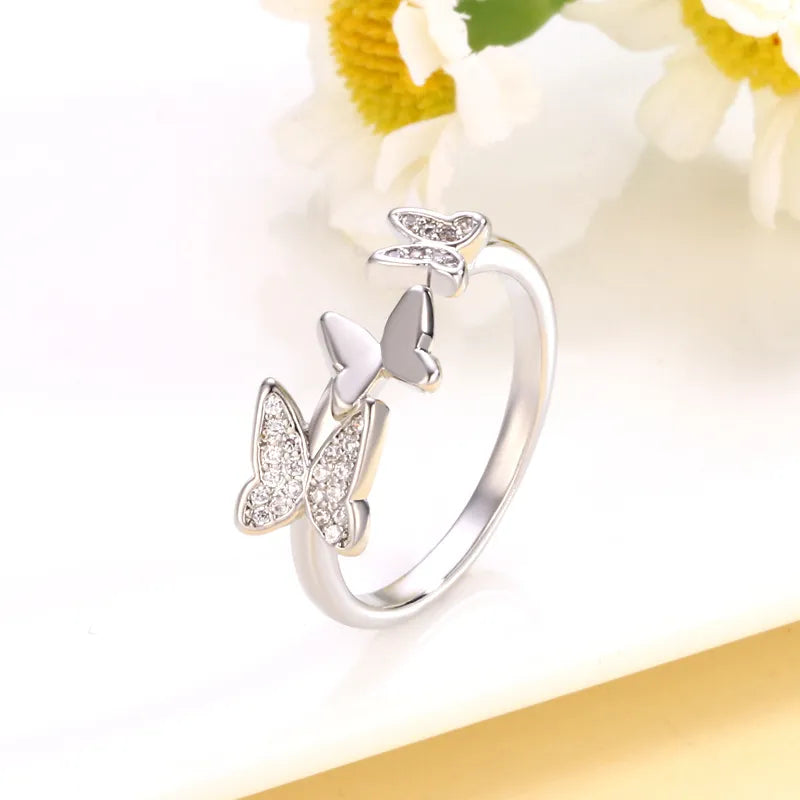 Damenring mit Schmetterlingen ⎜ Filigraner Zirkonia-Ring in Gold oder Silber für einen eleganten und verspielten Look
